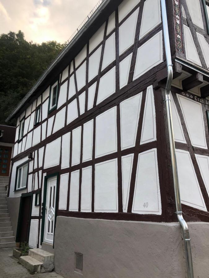 Schoene Ferienwohnung Gewoelbekeller Fachwerkhaus Bacharach Buitenkant foto