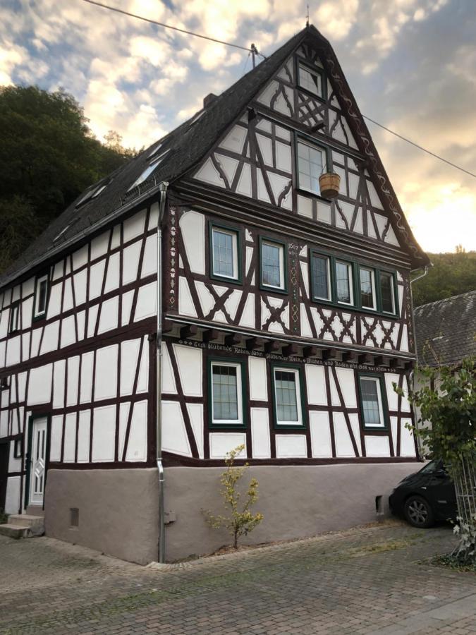 Schoene Ferienwohnung Gewoelbekeller Fachwerkhaus Bacharach Buitenkant foto